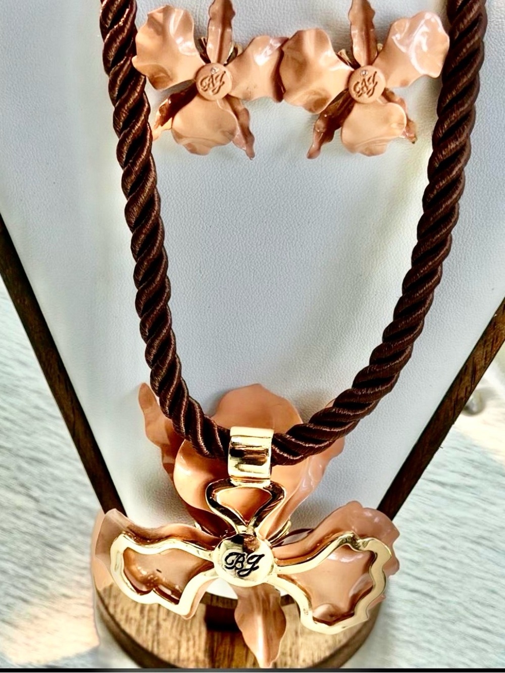 Betsey Johnson Brown & Black Leopard Flower Necklace with Matching Earrings - Picture 8 of 8